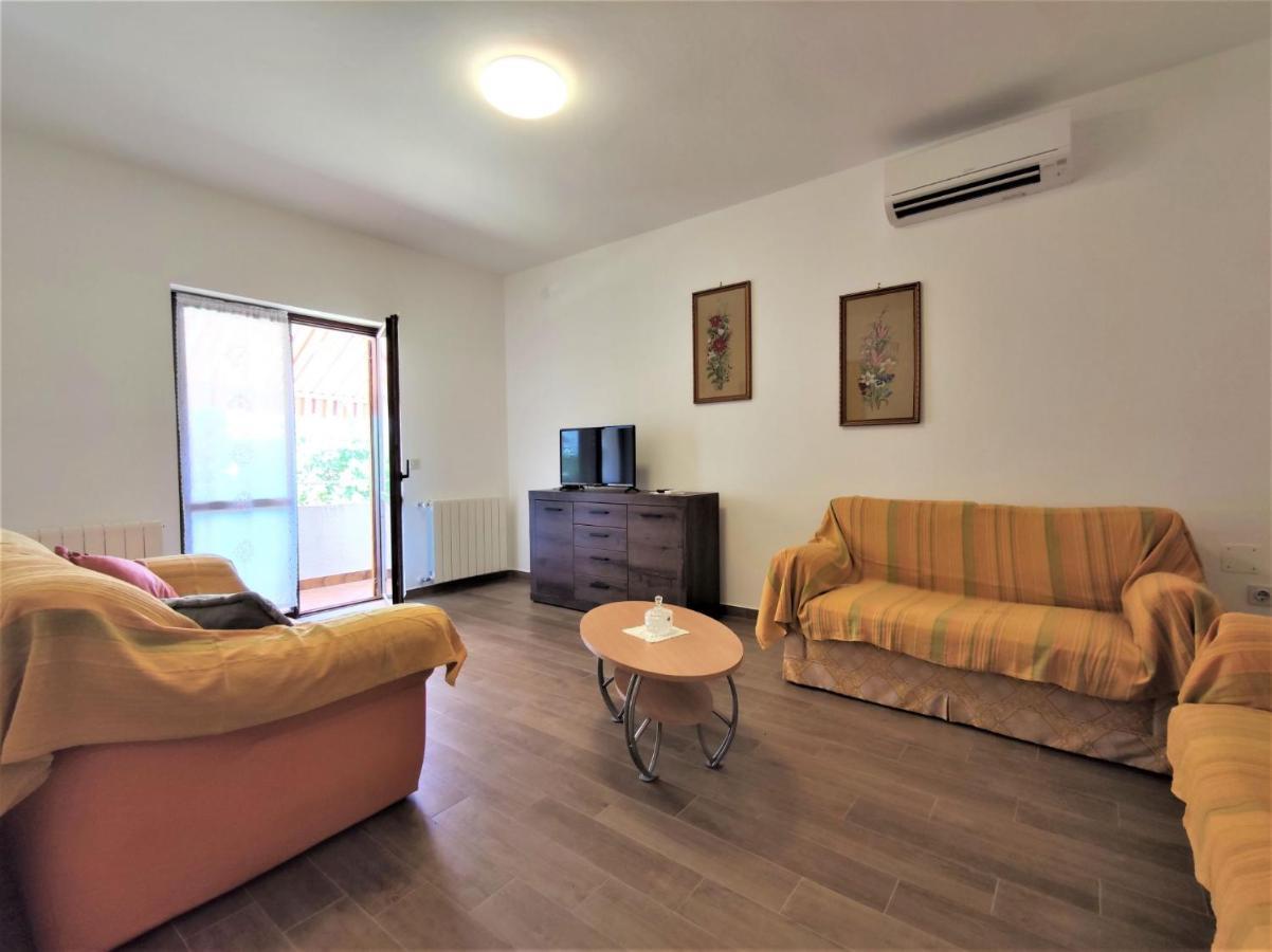 Apartments Morena Rakalj Extérieur photo