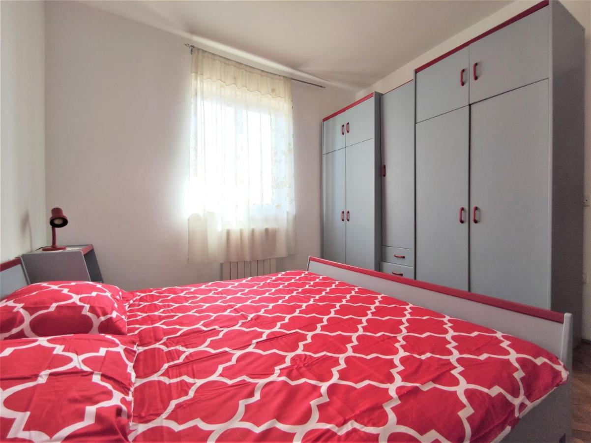 Apartments Morena Rakalj Extérieur photo